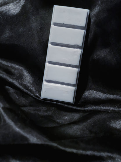 Ari Grande "Love Triangle" (trope inspired) Snap Bar